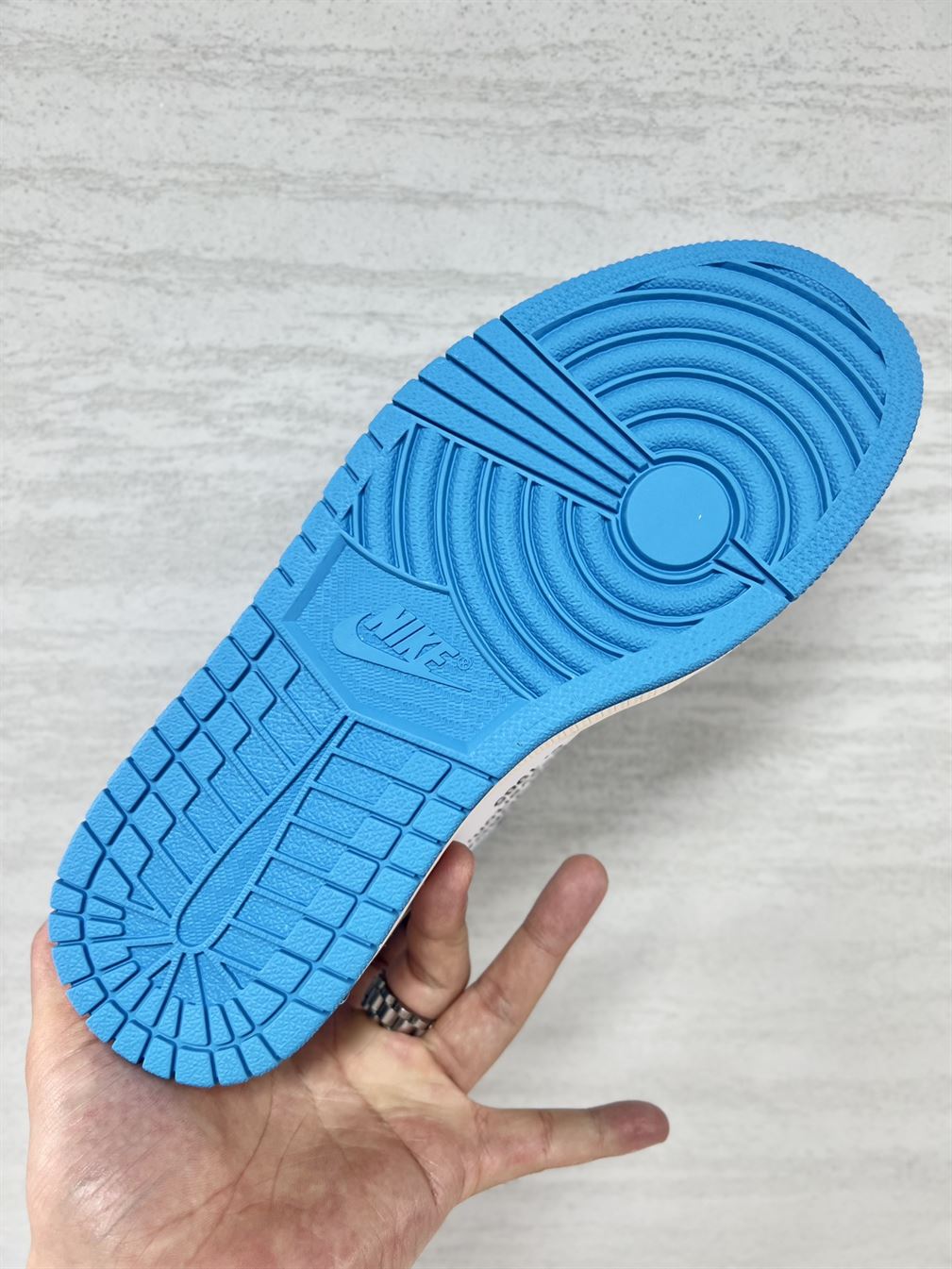 AIR JORDAN 1 RETRO HIGH OFF-WHITE UNIVERSITY BLUE - OFW031