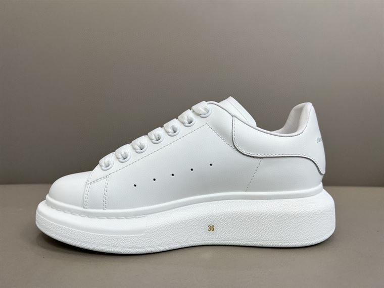 ALEXANDER MCQUEEN GRAFFITI OVERSIZED SNEAKER IN WHITE - ALD020