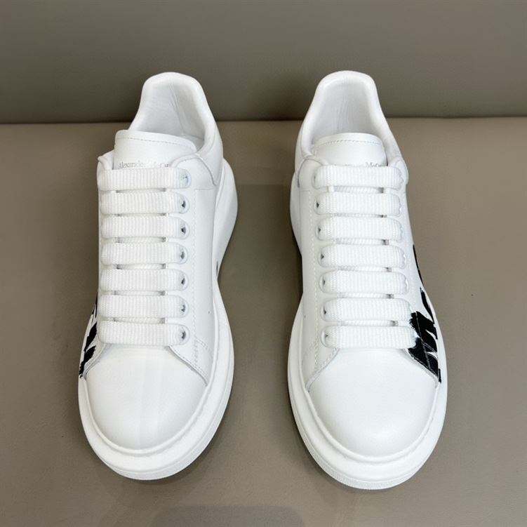 ALEXANDER MCQUEEN GRAFFITI OVERSIZED SNEAKER IN WHITE - ALD020