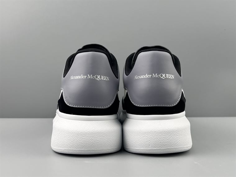ALEXANDER MCQUEEN OVERSIZED SNEAKER IN BLACK/WHITE/GREY - ALD036