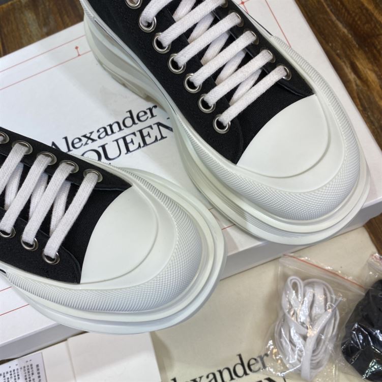 ALEXANDER MCQUEEN TREAD SLICK LOW TOP SNEAKER - ALD010