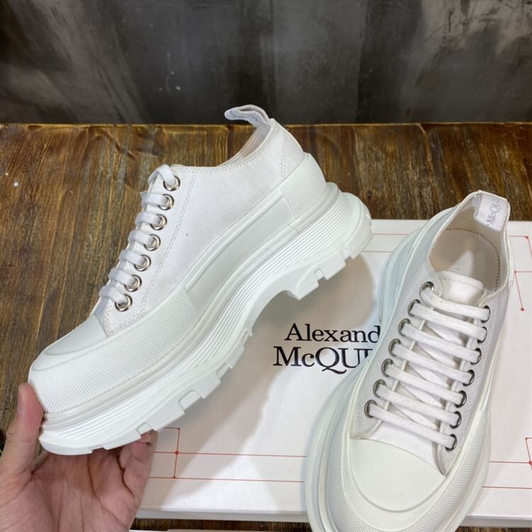 ALEXANDER MCQUEEN TREAD SLICK LOW TOP SNEAKER - ALD011