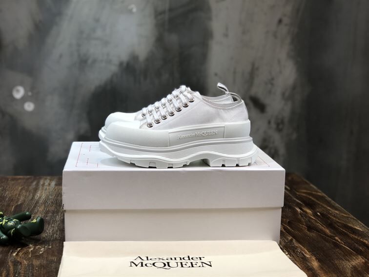 ALEXANDER MCQUEEN TREAD SLICK LOW TOP SNEAKER - ALD011