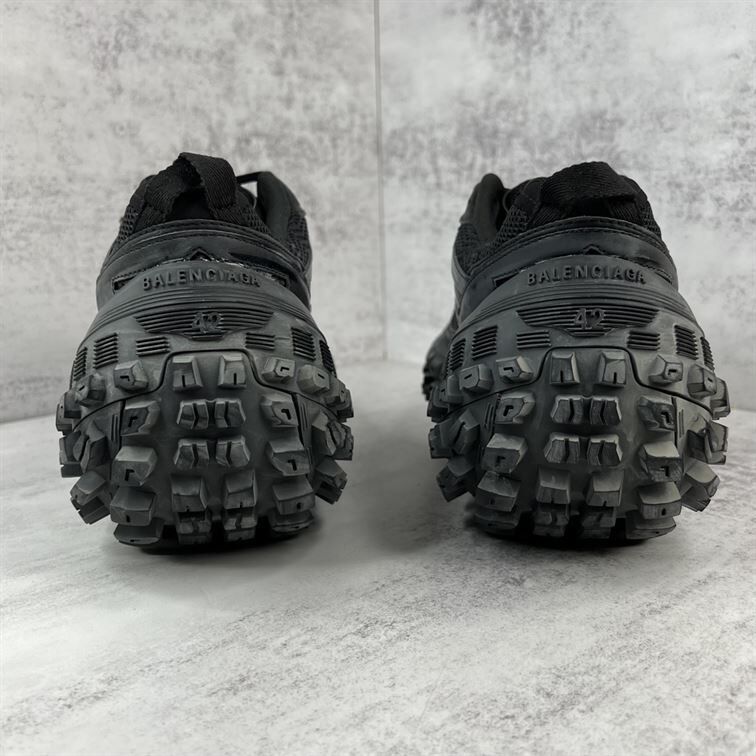 BALENCIAGA DEFENDER SNEAKER IN BLACK - BLA045