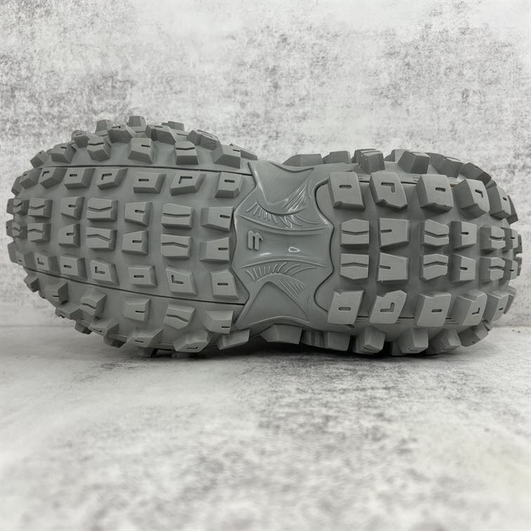 BALENCIAGA DEFENDER SNEAKER IN GREY - BLA047