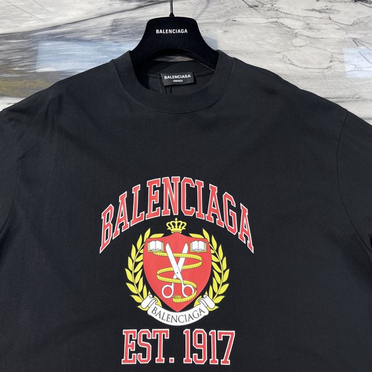 BALENCIAGA MEN'S COLLEGE T-SHIRT MEDIUM FIT IN BLACK - BAS010