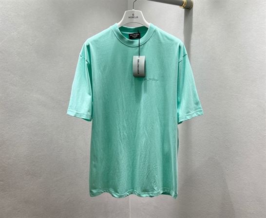 BALENCIAGA MEN'S LOGO T-SHIRT MEDIUM FIT IN GREEN - BAS004