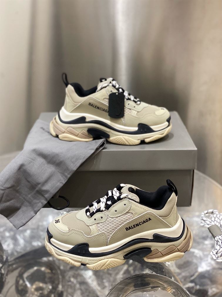 BALENCIAGA TRIPLE S SNEAKERS IN GREY AND BLACK - BLA020