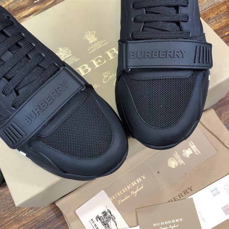 BURBERRY BLACK KINGDOM PRINT SNEAKERS - BBR030