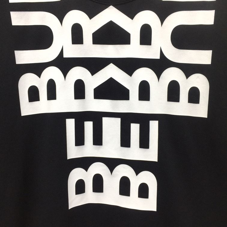 BURBERRY LOGO PRINT COTTON OVERSIZED T-SHIRT IN BLACK - BRS003