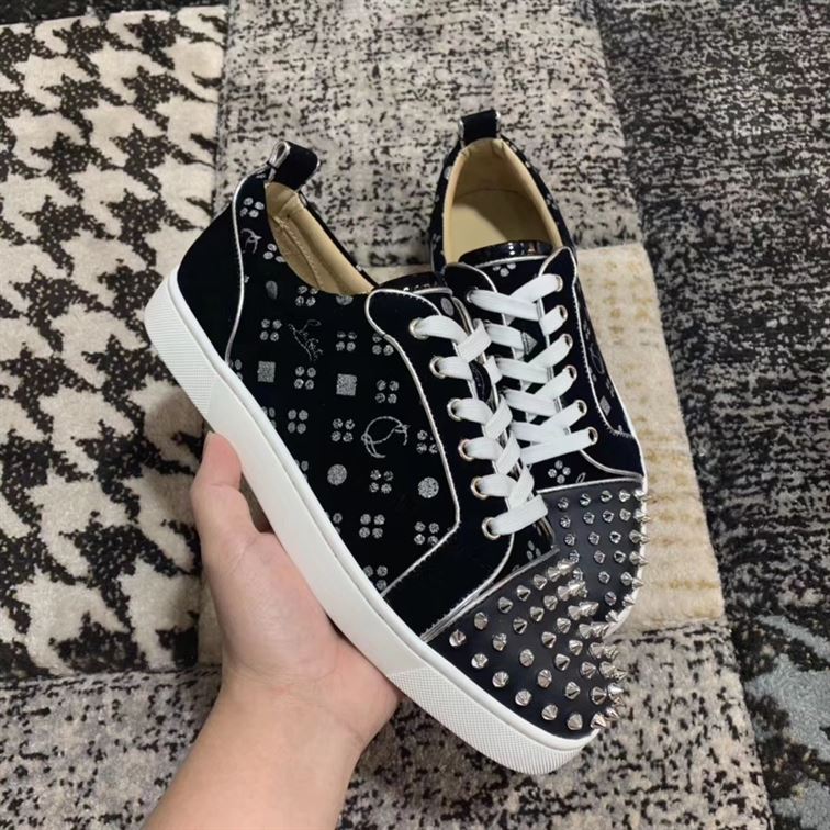 CHRISTIAN LOUBOUTIN LOW TOP SNEAKER - CLS003