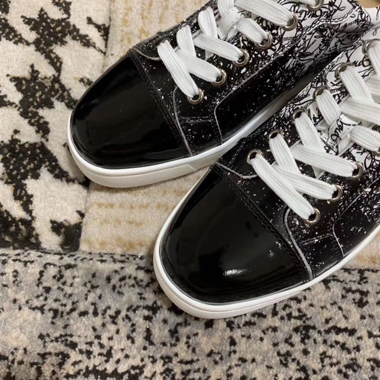 CHRISTIAN LOUBOUTIN LOW TOP SNEAKER - CLS008