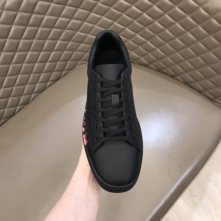 CHRISTIAN LOUBOUTIN LOW TOP SNEAKER - CLS020