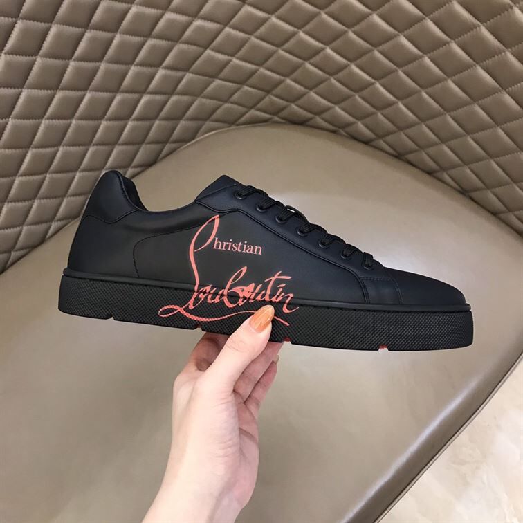 CHRISTIAN LOUBOUTIN LOW TOP SNEAKER - CLS021