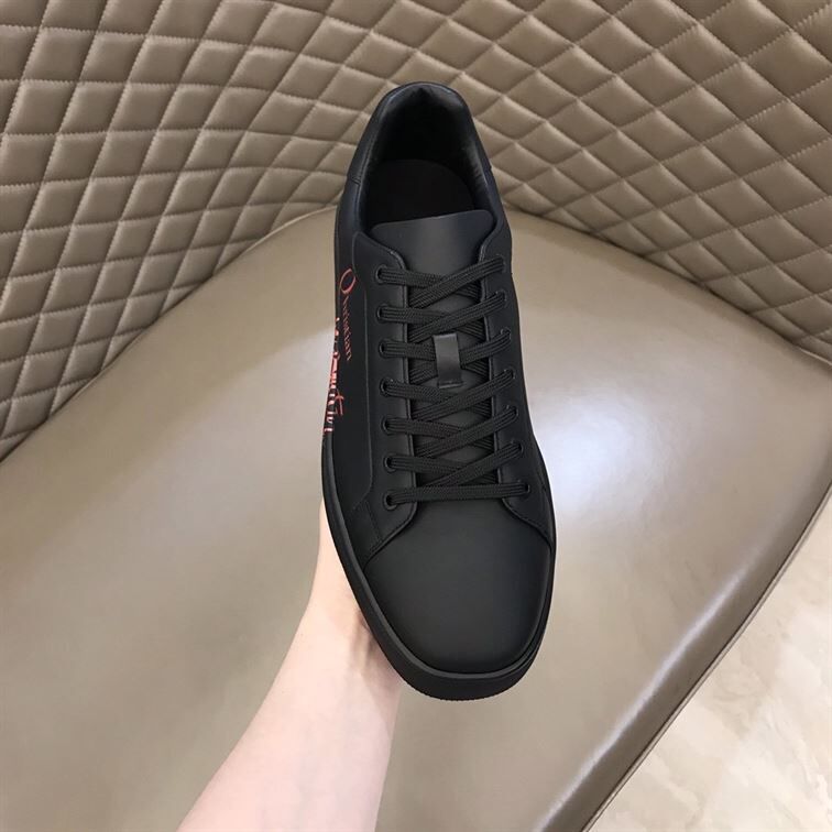 CHRISTIAN LOUBOUTIN LOW TOP SNEAKER - CLS021