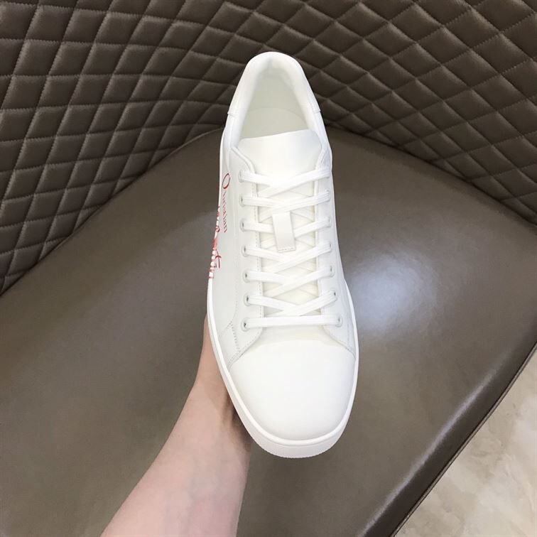 CHRISTIAN LOUBOUTIN LOW TOP SNEAKER - CLS022