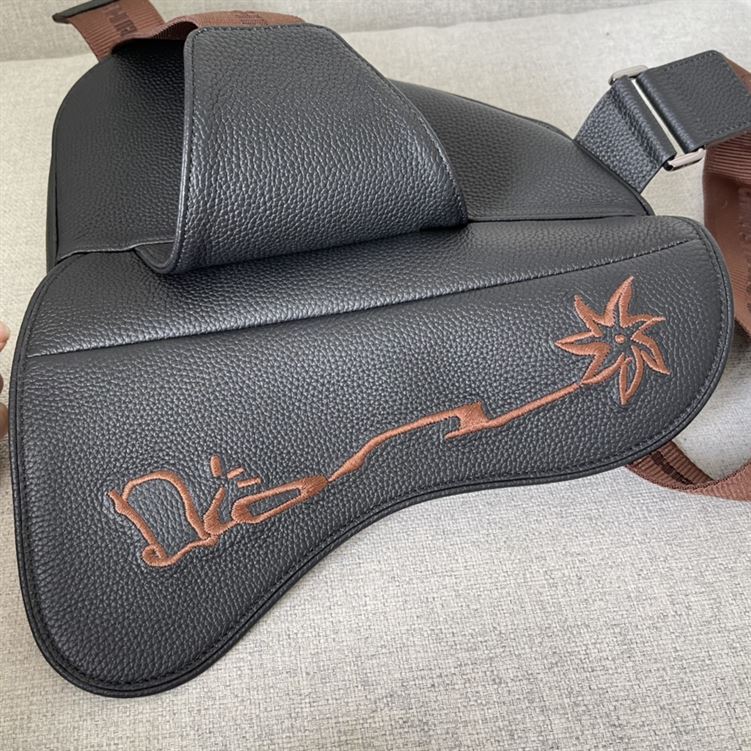 DIOR CACTUS JACK DIOR SADDLE BAG BLACK GRAINED CALFSKIN WITH EMBROIDERED SIGNATURE - DIO019