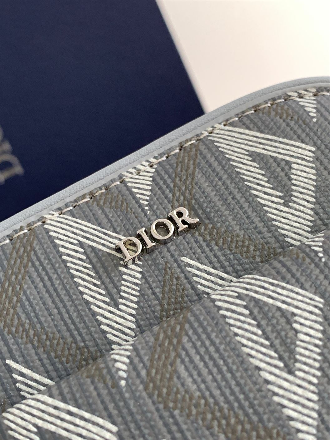 DIOR HIT THE ROAD VERTICAL POUCH - DIO046