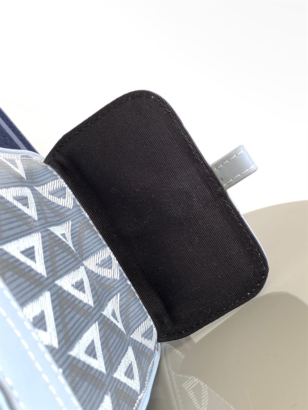 DIOR HIT THE ROAD VERTICAL POUCH - DIO046