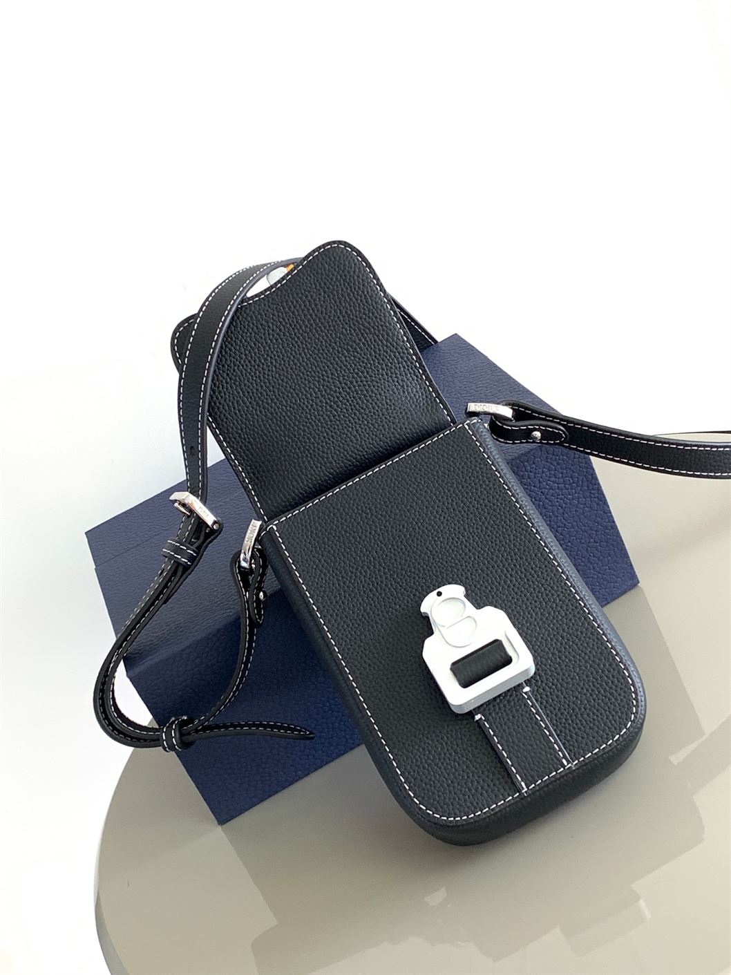 DIOR SADDLE VERTICAL POUCH WITH STRAP - DIO049