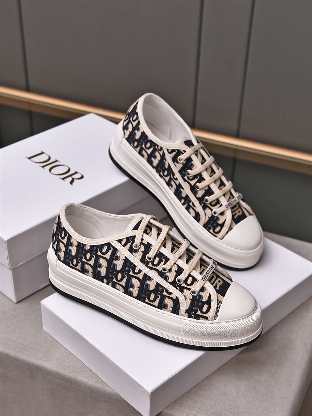 DIOR WALK’N’DIOR PLATFORM LOW-TOP SNEAKER - DO143