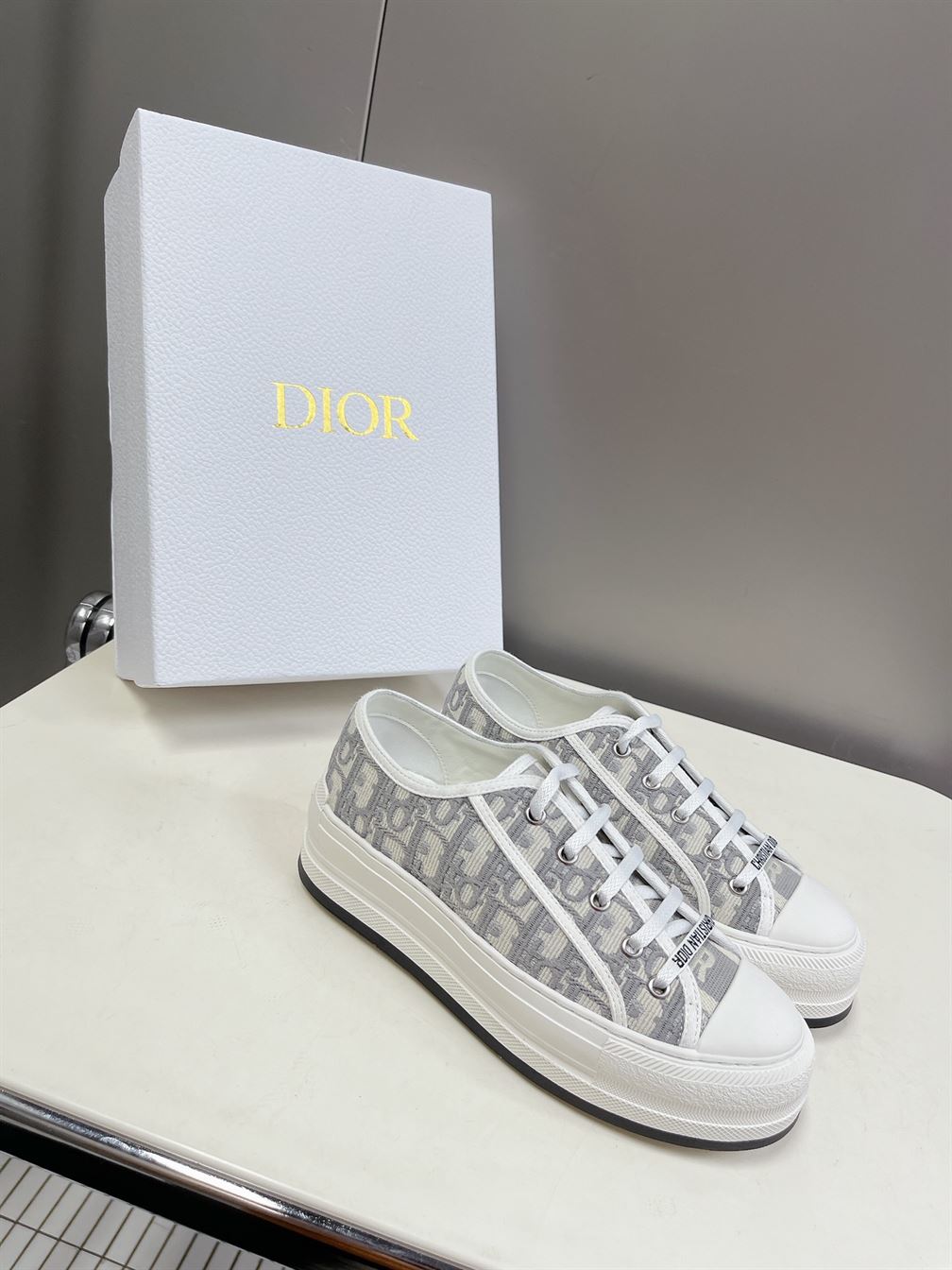 DIOR WALK'N'DIOR SNEAKER - DO124