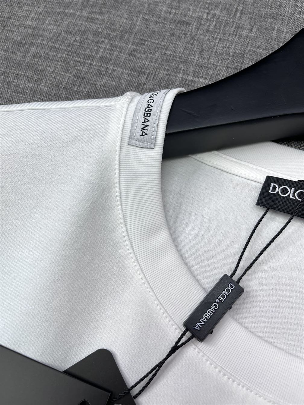 DOLCE & GABBANA COTTON T-SHIRT WITH DG PATCH - DT010