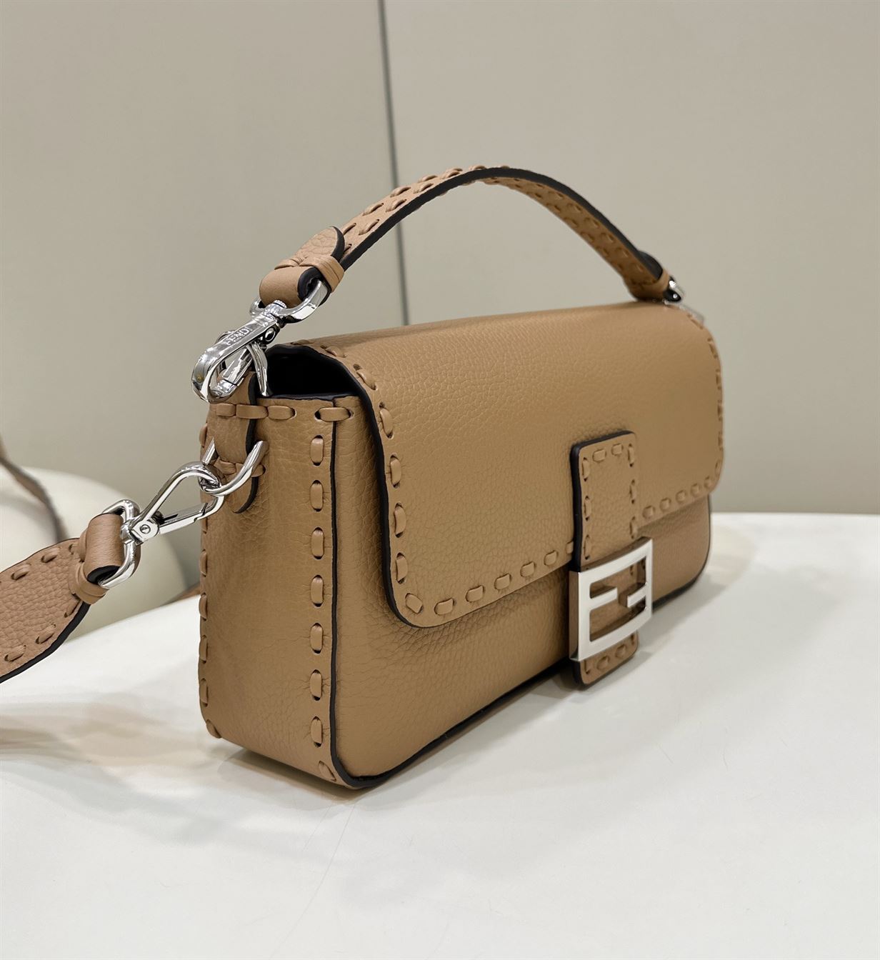 FENDI BAGUETTE BEIGE SELLERIA BAG