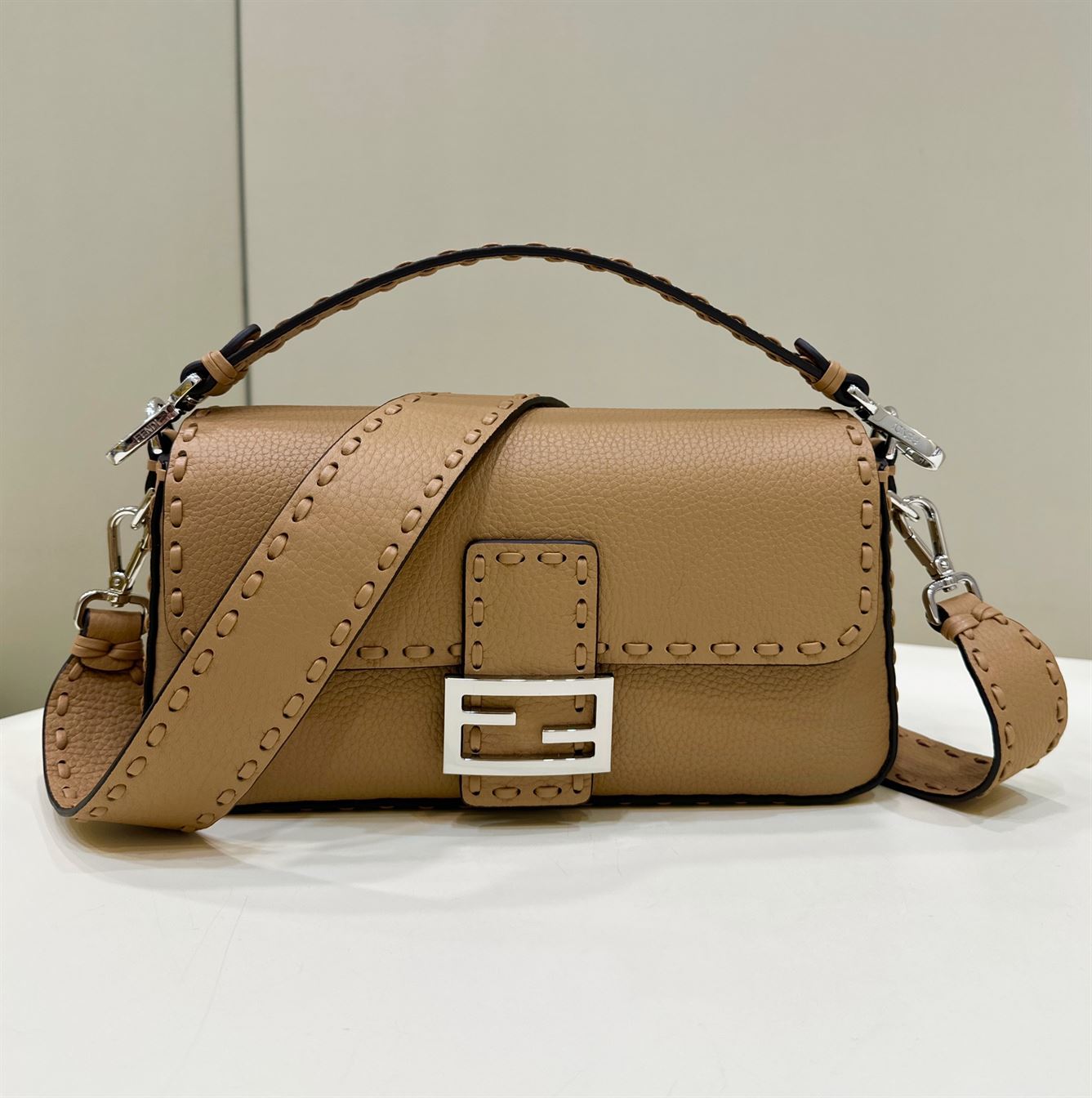 FENDI BAGUETTE BEIGE SELLERIA BAG