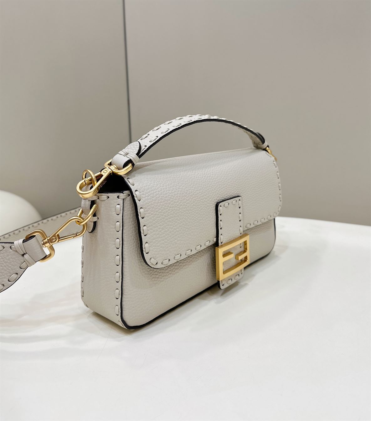 FENDI BAGUETTE CAMELLIA SELLERIA BAG