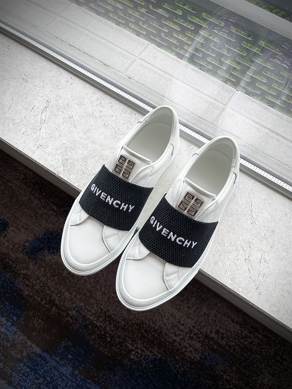 GIVENCHY SNEAKERS WITH ELASTIC BAND - GVC001