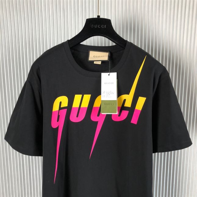 GUCCI COTTON T-SHIRT WITH GUCCI BLADE PRINT - GGS060