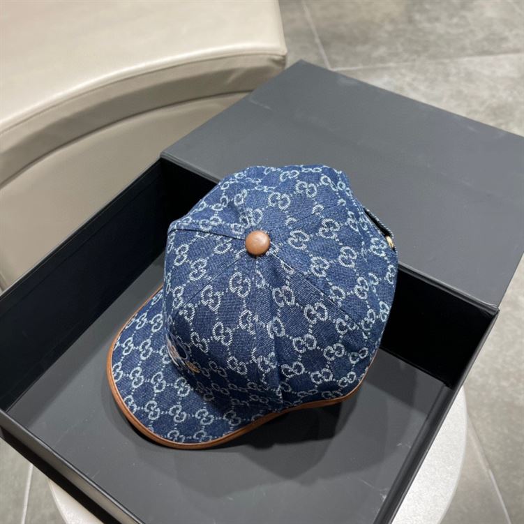 GUCCI GG CANVAS BASEBALL HAT