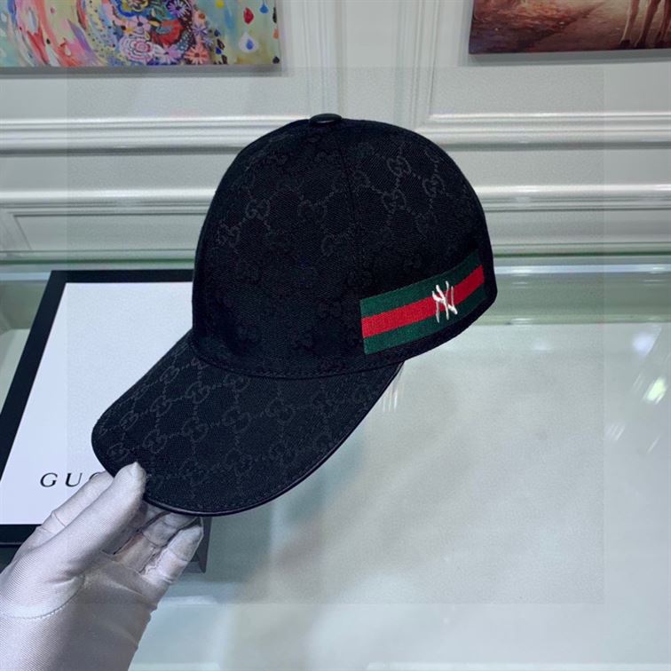 GUCCI GG CANVAS BASEBALL HAT
