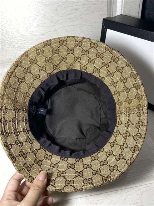 GUCCI GG CANVAS BUCKET HAT