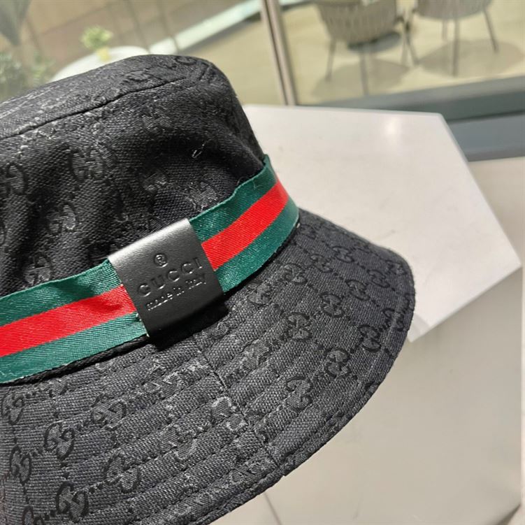 GUCCI GG CANVAS BUCKET HAT