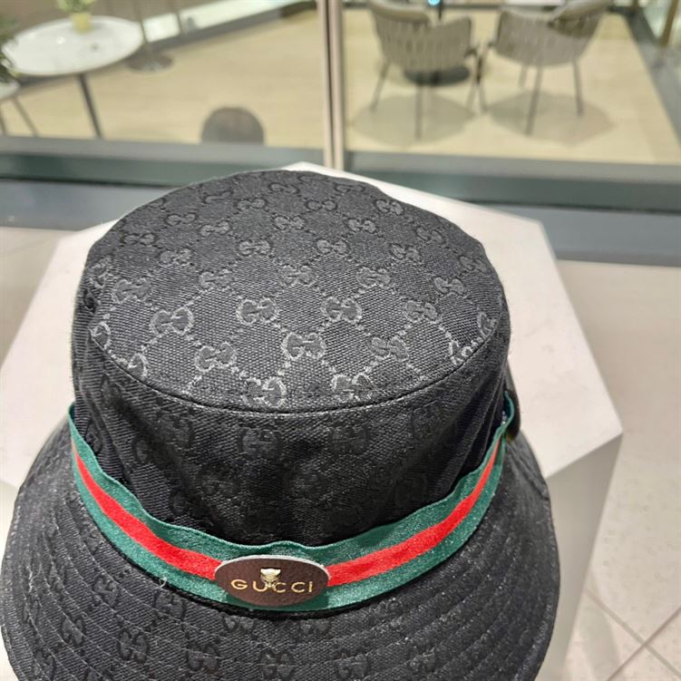 GUCCI GG CANVAS BUCKET HAT
