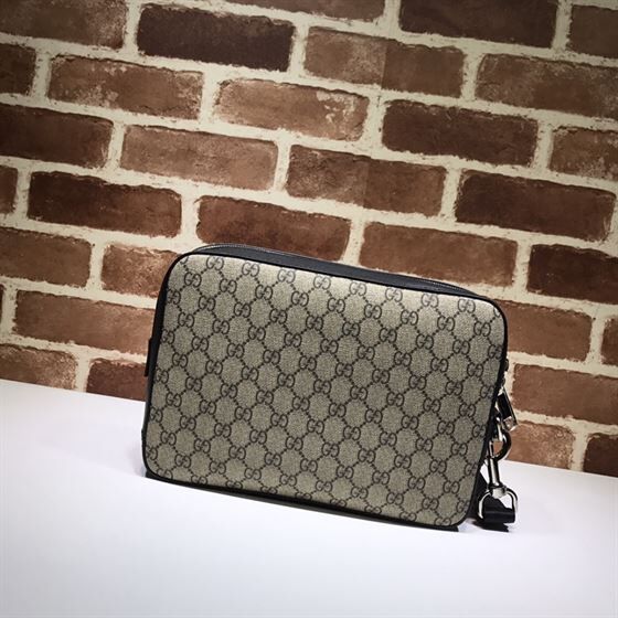 GUCCI GG SUPREME CLUTCH - BG028