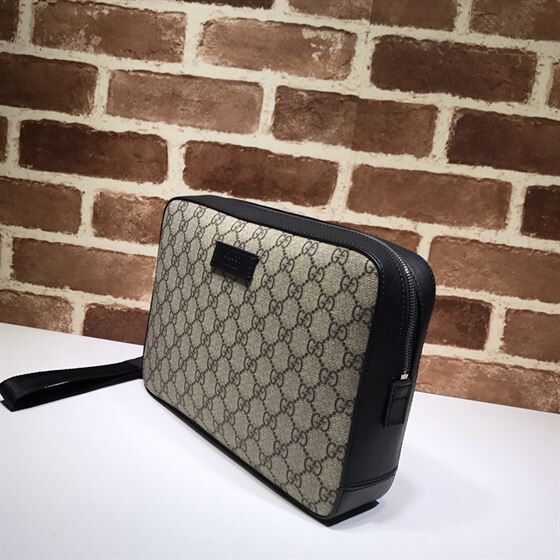 GUCCI GG SUPREME CLUTCH - BG028