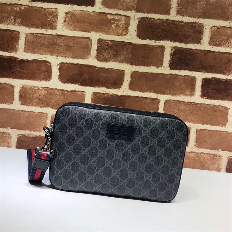 GUCCI GG SUPREME CLUTCH - BG029
