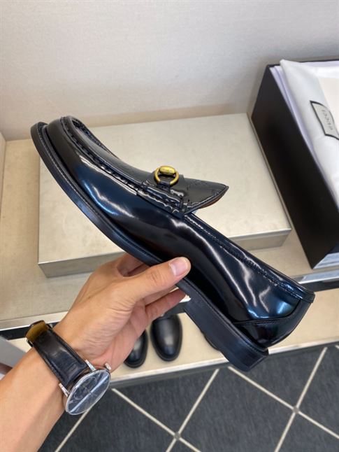 GUCCI HORSEBIT LEATHER LOAFER - GL043