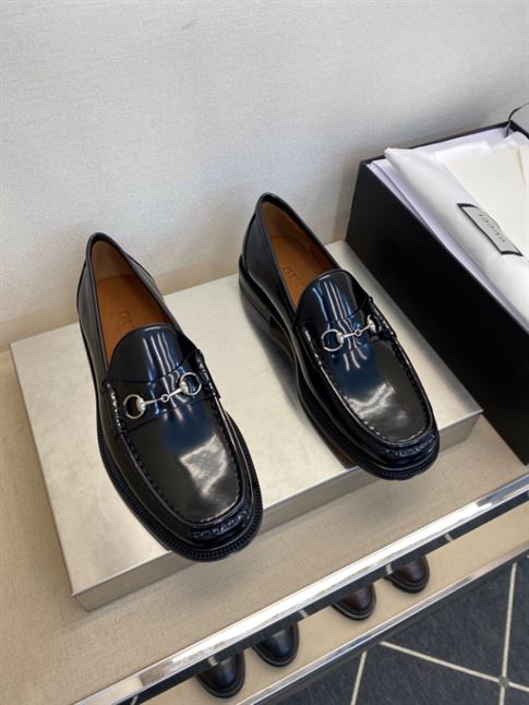 GUCCI HORSEBIT LEATHER LOAFER - GL044
