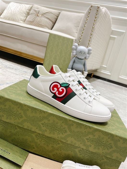 GUCCI INTERLOCKING G SNEAKERS - GCC094