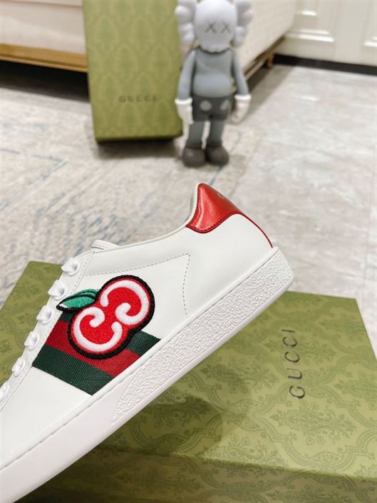 GUCCI INTERLOCKING G SNEAKERS - GCC094
