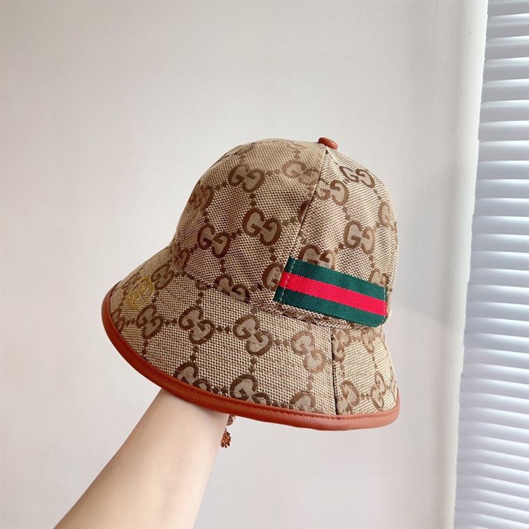 GUCCI JUMBO GG CANVAS BUCKET HAT