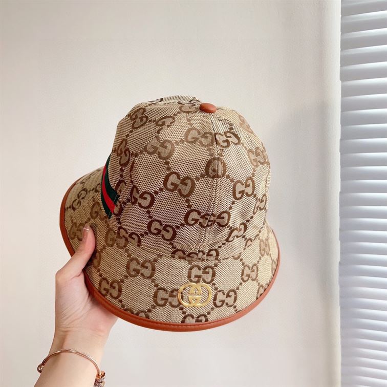 GUCCI JUMBO GG CANVAS BUCKET HAT