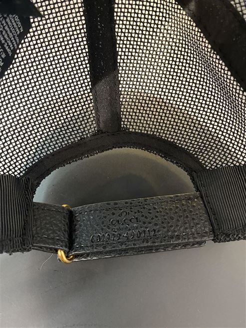 GUCCI LOGO LEATHER CAP IN BLACK