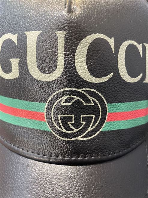 GUCCI LOGO LEATHER CAP IN BLACK