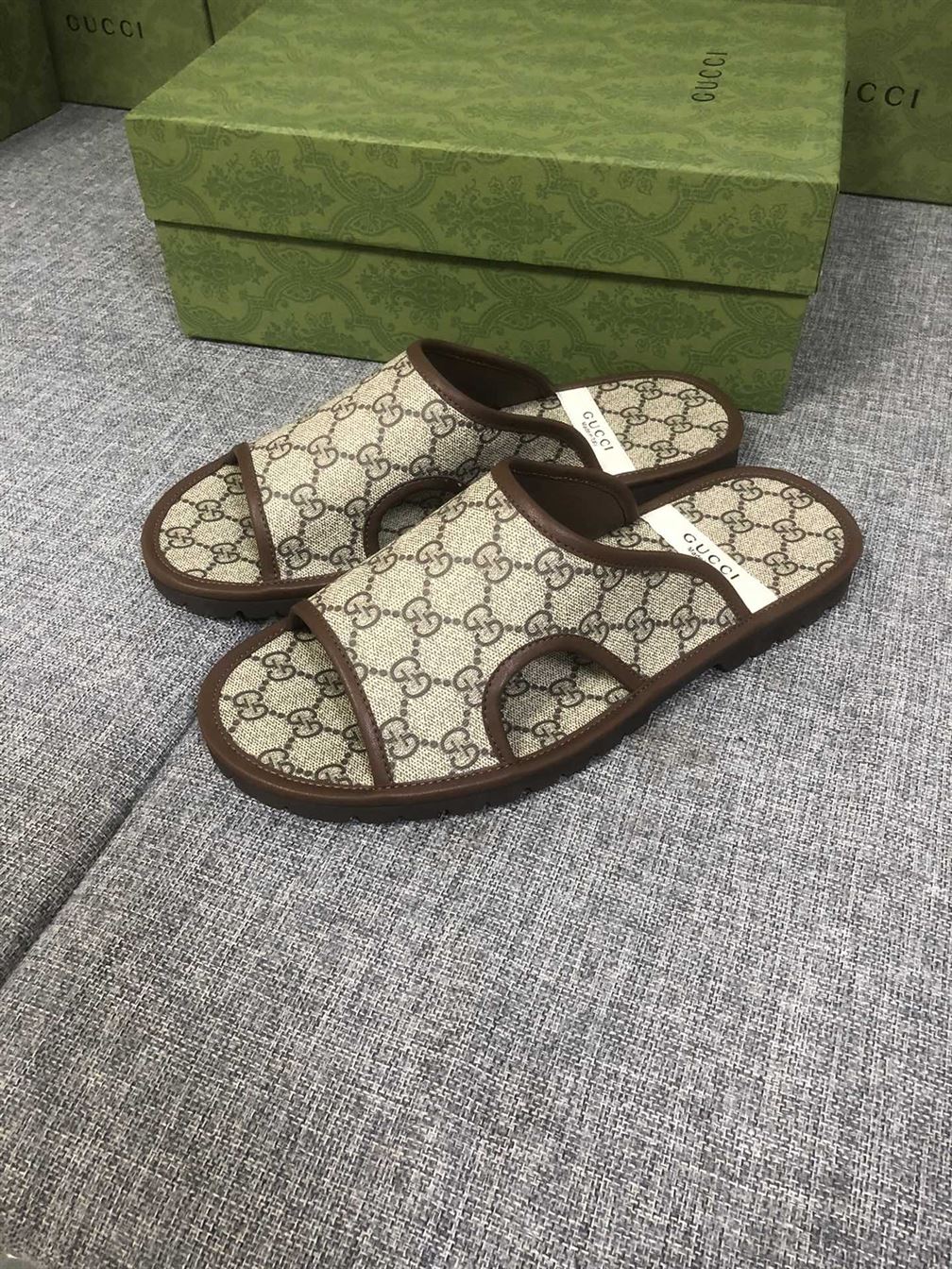 GUCCI MEN'S GG SUPREME SLIDE SANDAL - GSL033