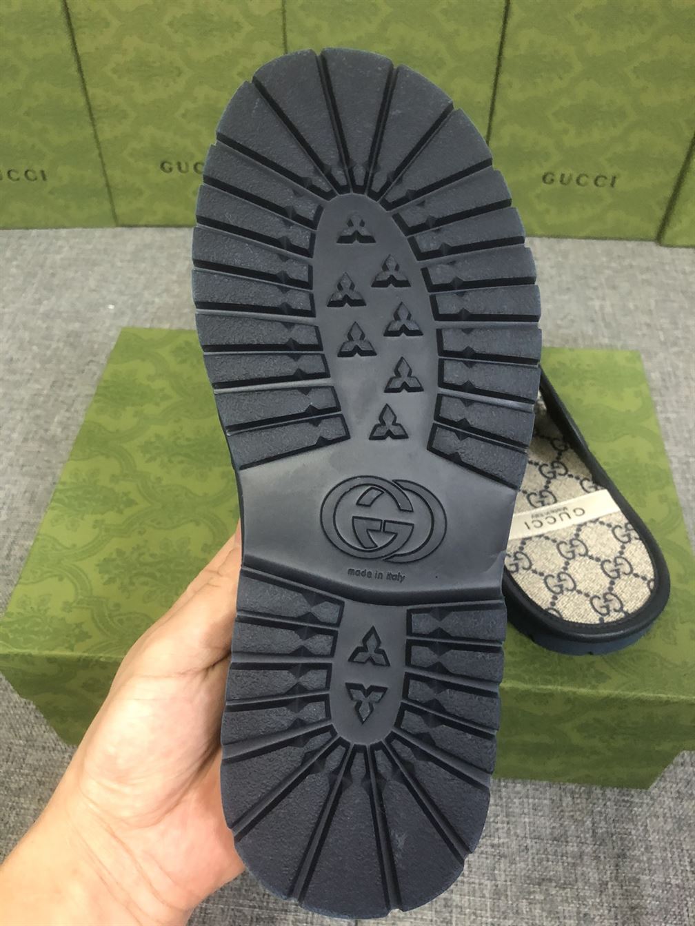 GUCCI MEN'S GG SUPREME SLIDE SANDAL - GSL034